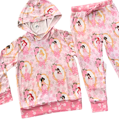 Framed in Fairytales Lightweight Bamboo Lounge Set
